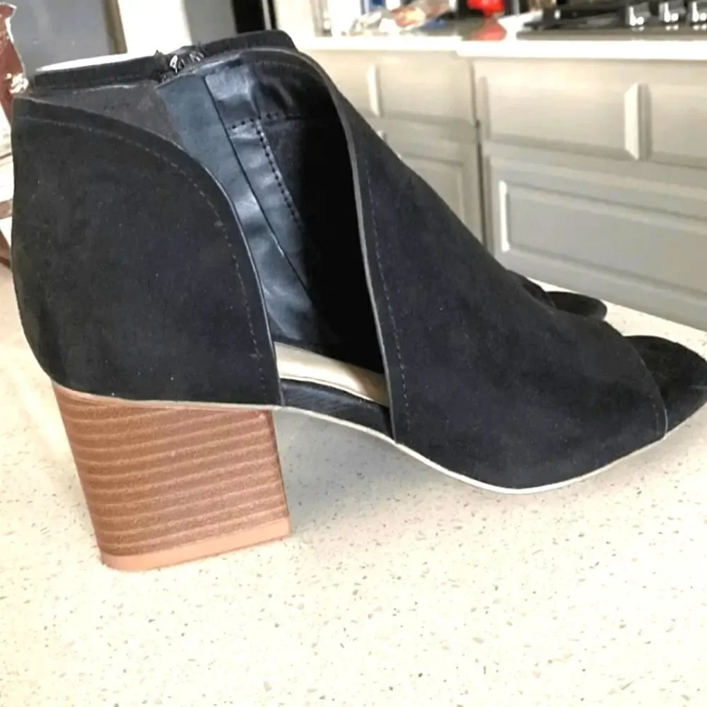 Ladies Fergalicious Volume Black Peep Toe Sandal Black Heels sz 11